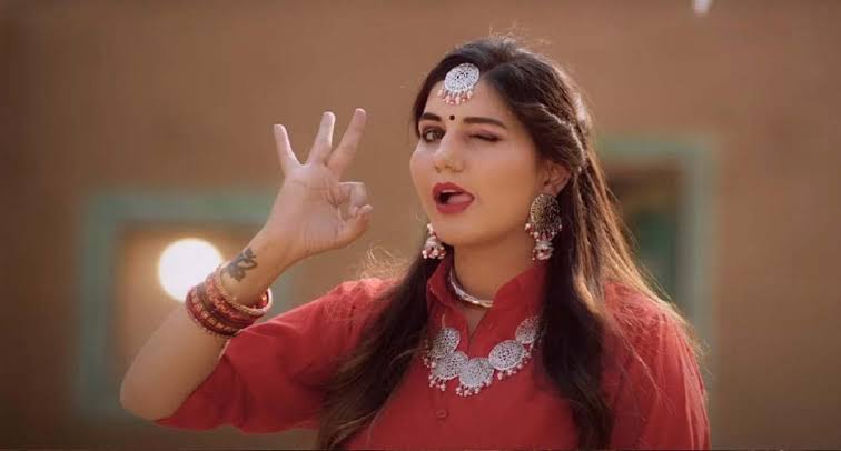 Sapna Choudhary Dance: सपना चौधरी में हरियाणवी सॉन्ग पर किया डांस, बार-बार देखा जा रहा वीडियो